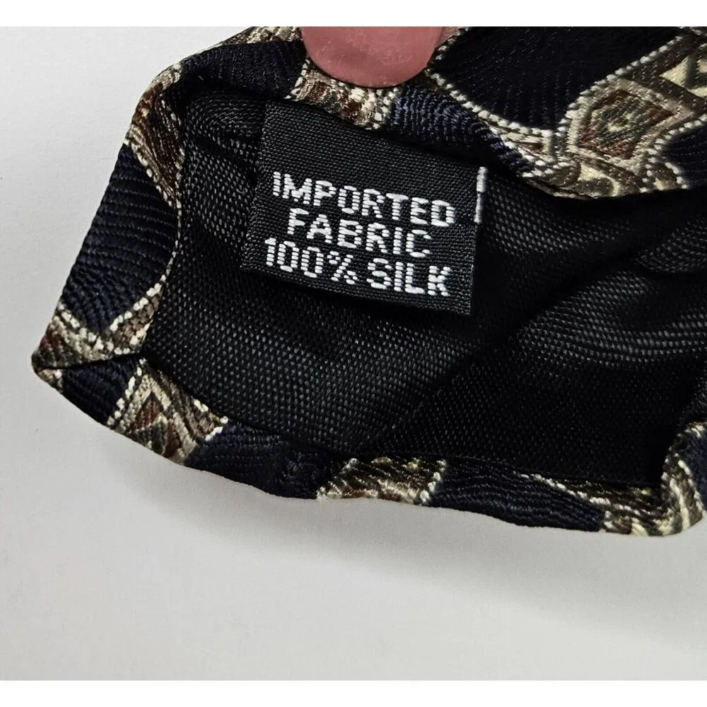 Geoffrey Beene 100% Silk Tie With Geometric Pattern Necktie 58 in x 4 in‎
